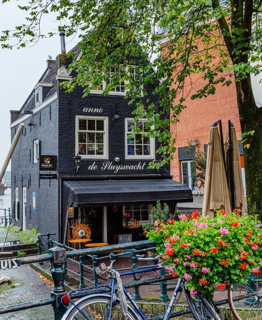 The Dutch Drinking Ritual That Has No English Word — And No Equal