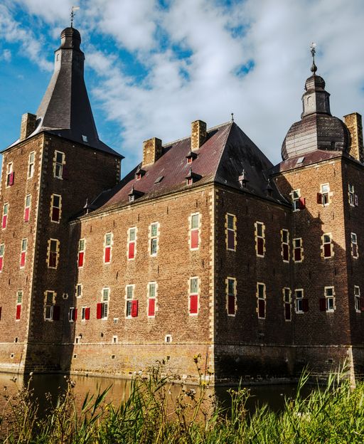 The Dutch Province That Forgot to Be Flat (And Built Castles Instead)