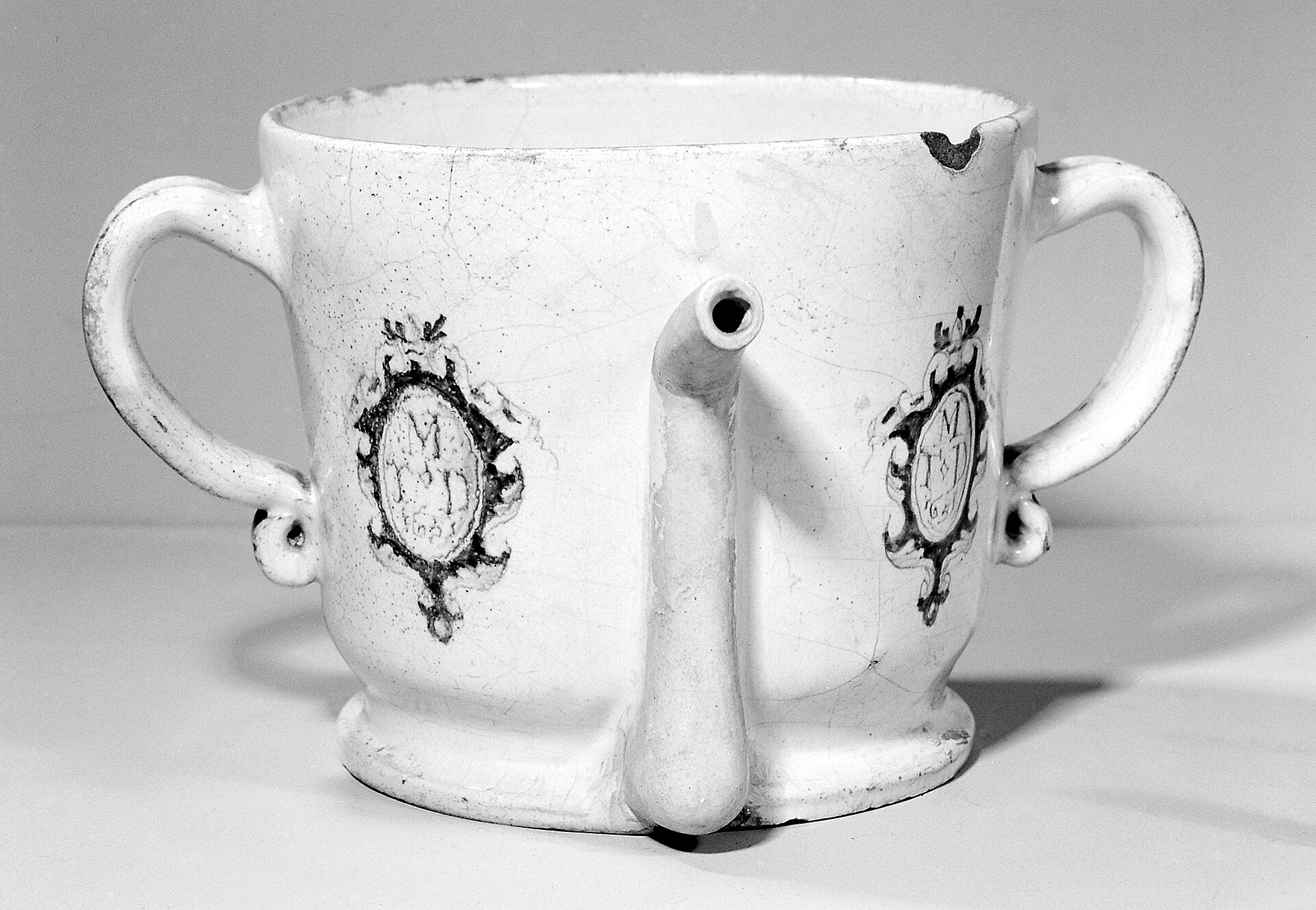 The Dutch Pottery That Copied China โ and Now China Copies Back